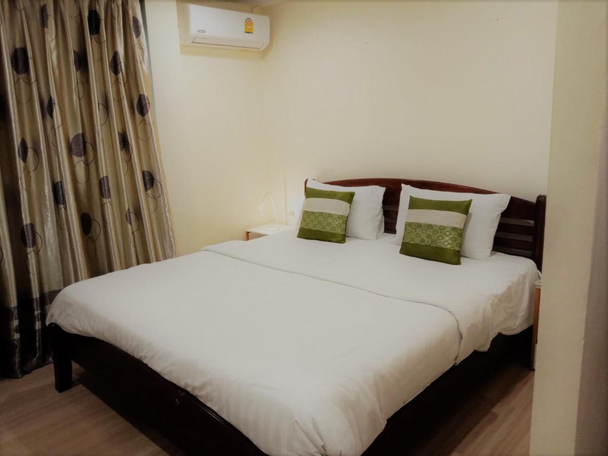 V Check Inn Sukhumvit 22 Banguecoque Exterior foto