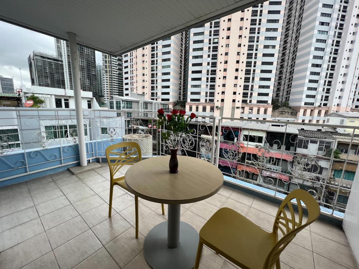 V Check Inn Sukhumvit 22 Banguecoque Exterior foto