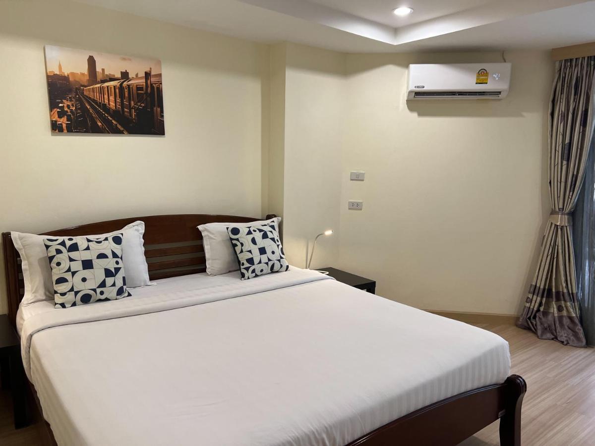 V Check Inn Sukhumvit 22 Banguecoque Exterior foto