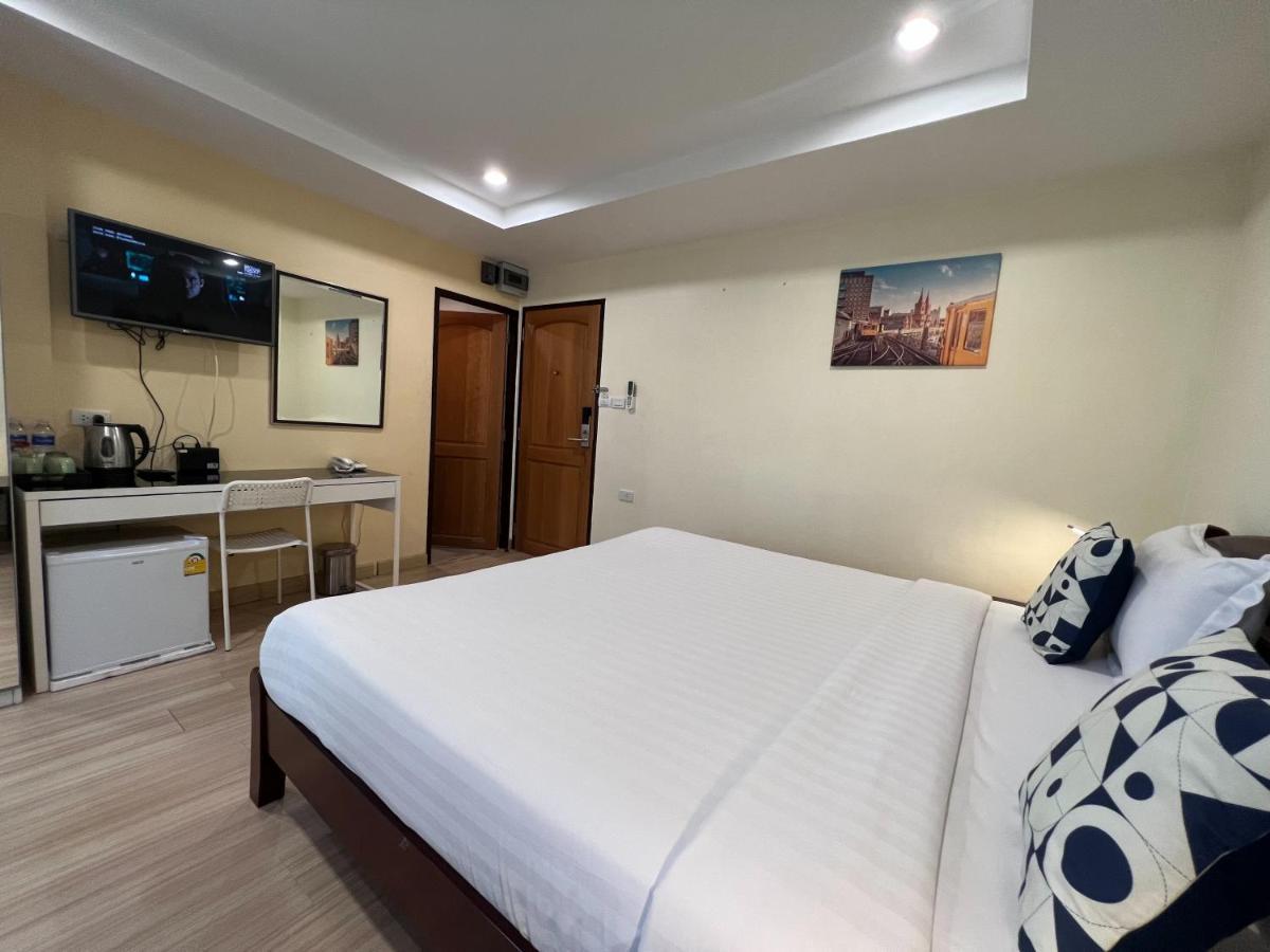 V Check Inn Sukhumvit 22 Banguecoque Exterior foto