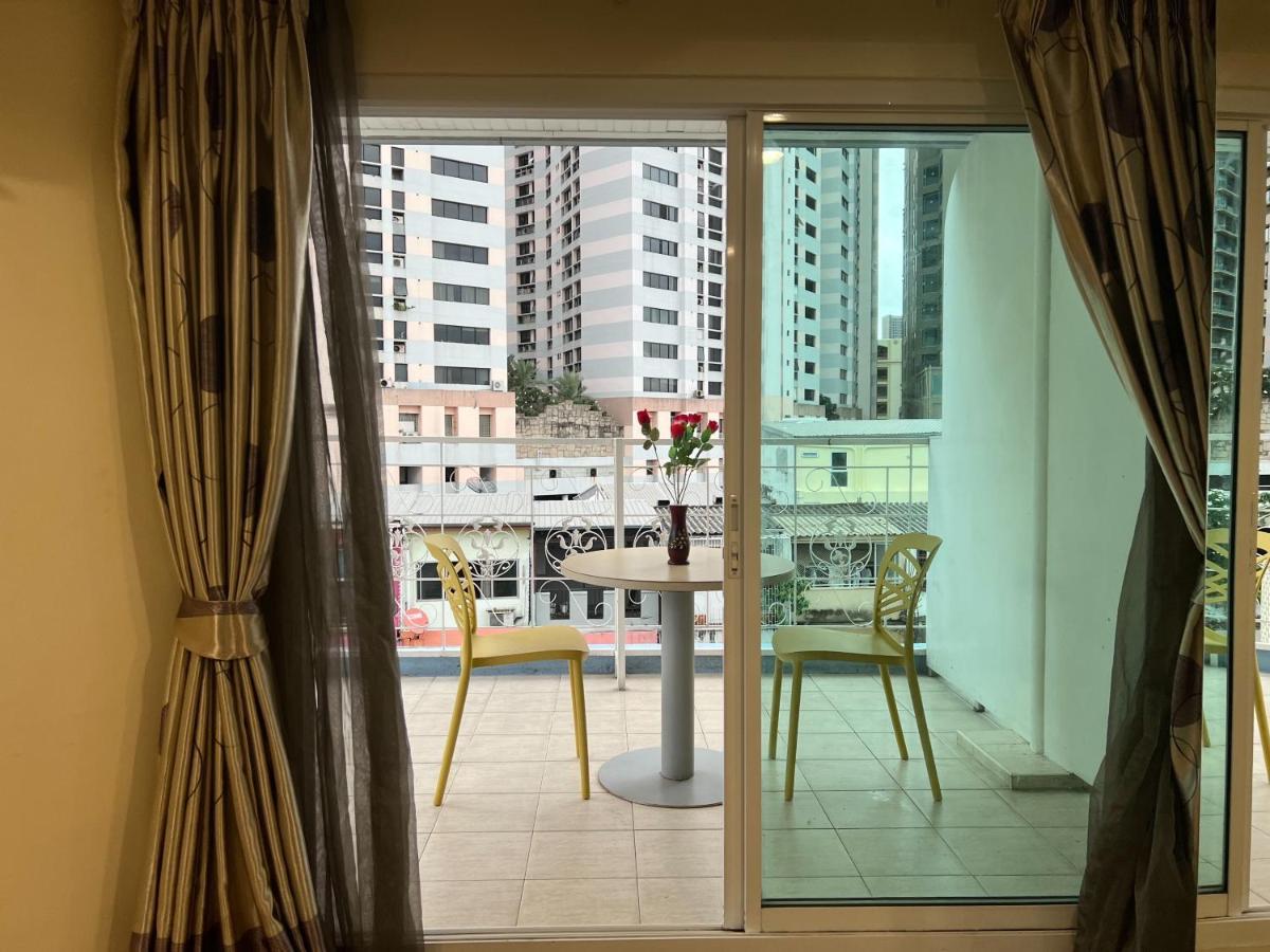 V Check Inn Sukhumvit 22 Banguecoque Exterior foto