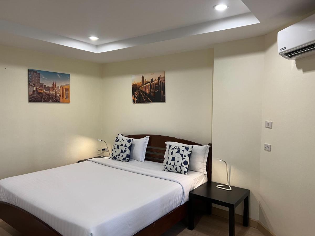 V Check Inn Sukhumvit 22 Banguecoque Exterior foto