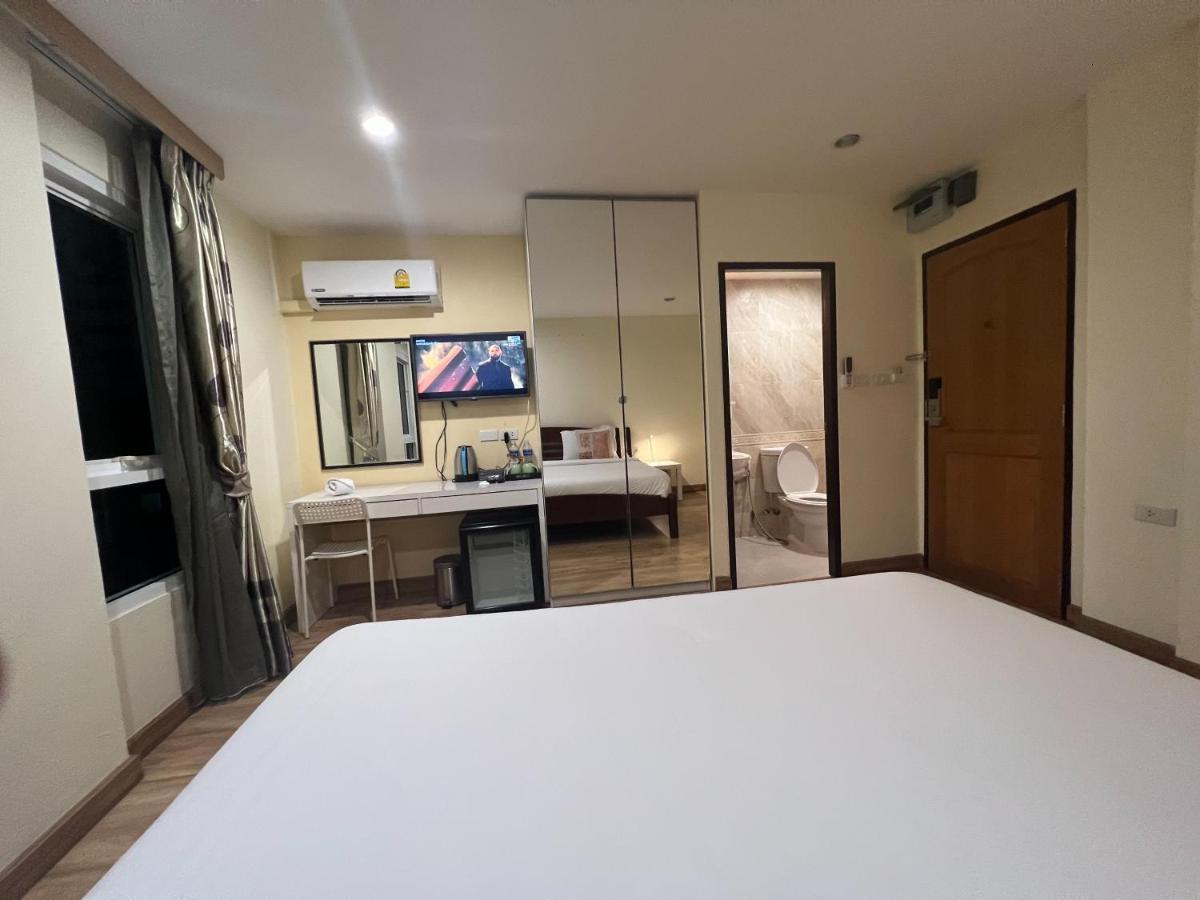 V Check Inn Sukhumvit 22 Banguecoque Exterior foto