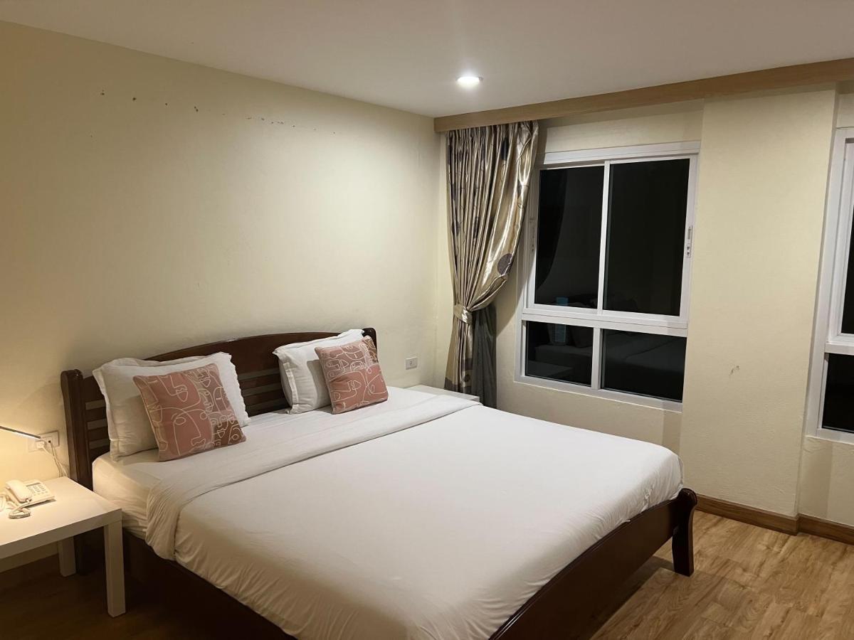 V Check Inn Sukhumvit 22 Banguecoque Exterior foto