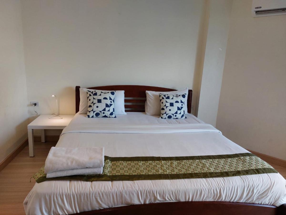 V Check Inn Sukhumvit 22 Banguecoque Exterior foto
