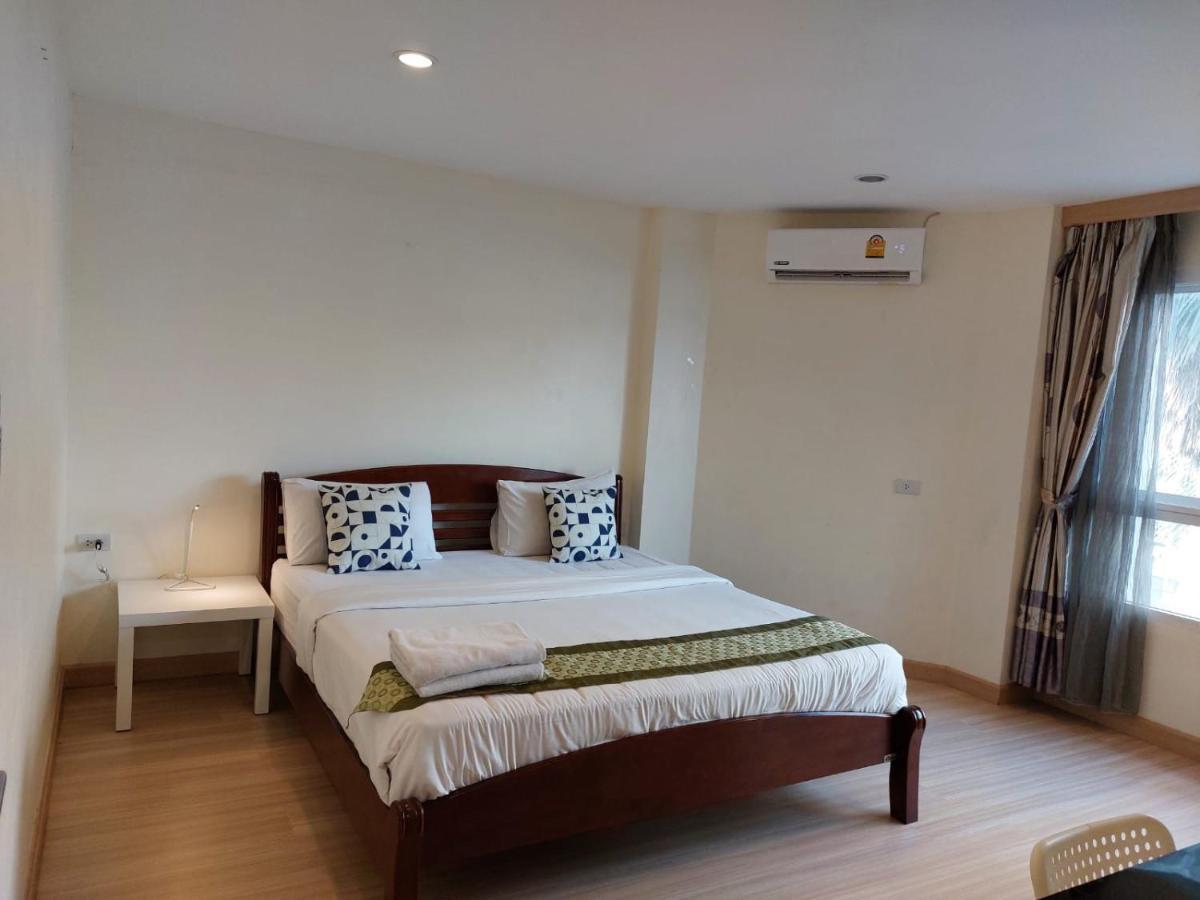 V Check Inn Sukhumvit 22 Banguecoque Exterior foto