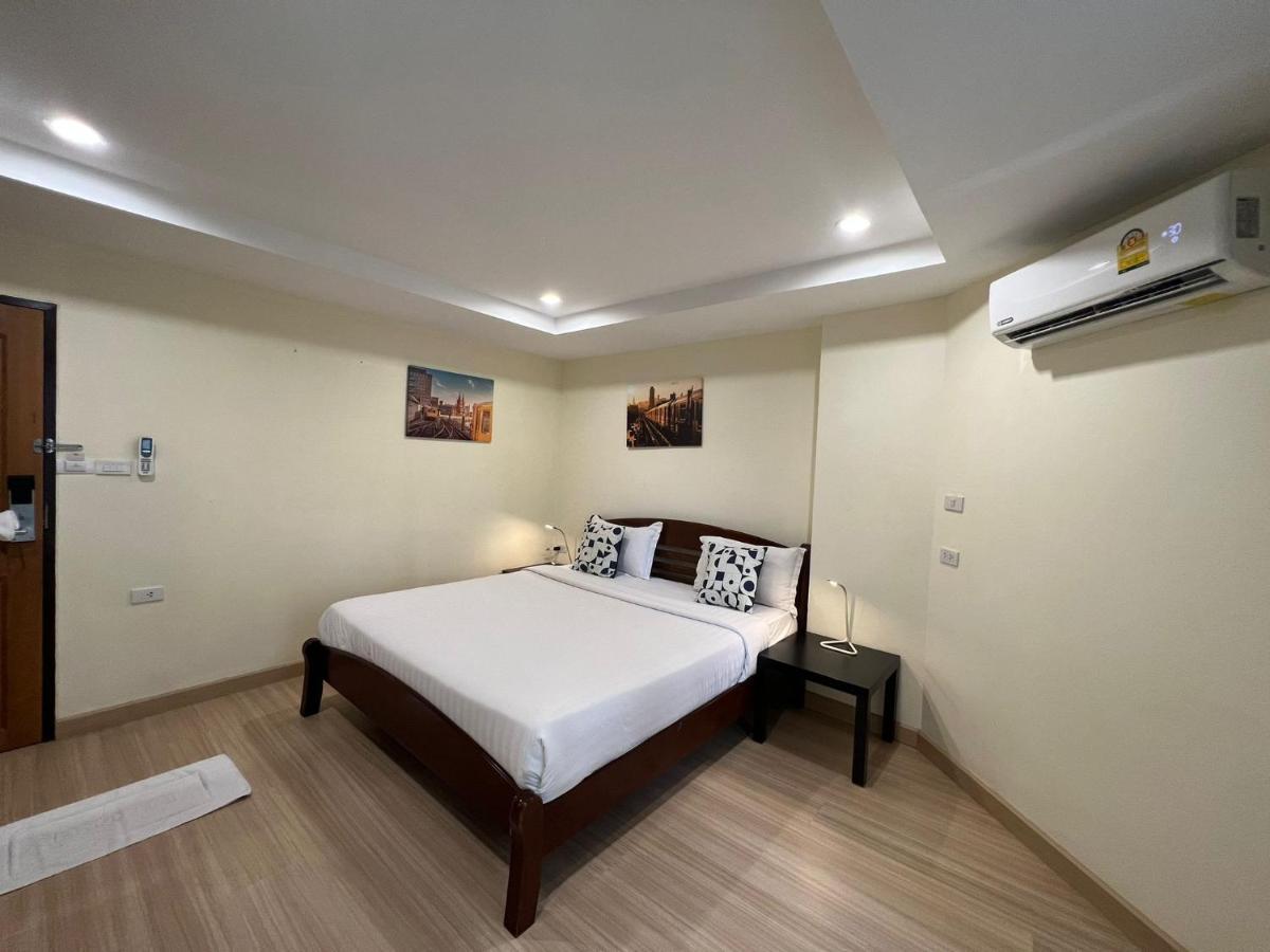 V Check Inn Sukhumvit 22 Banguecoque Exterior foto