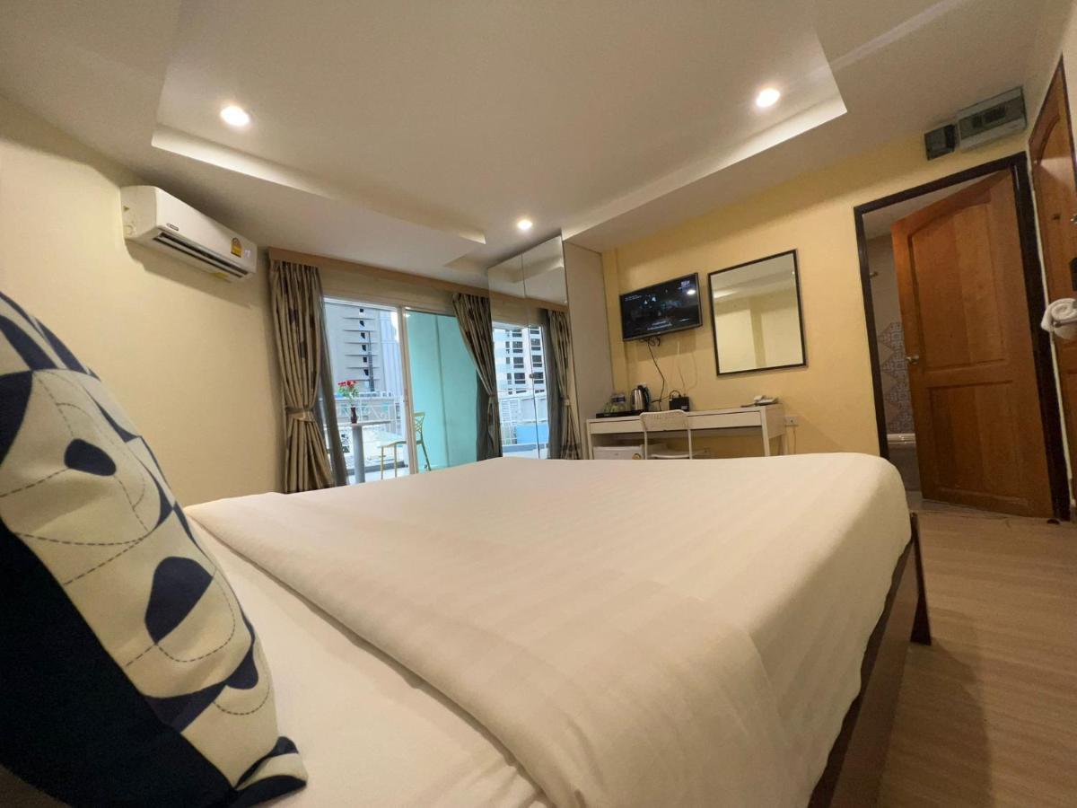 V Check Inn Sukhumvit 22 Banguecoque Exterior foto