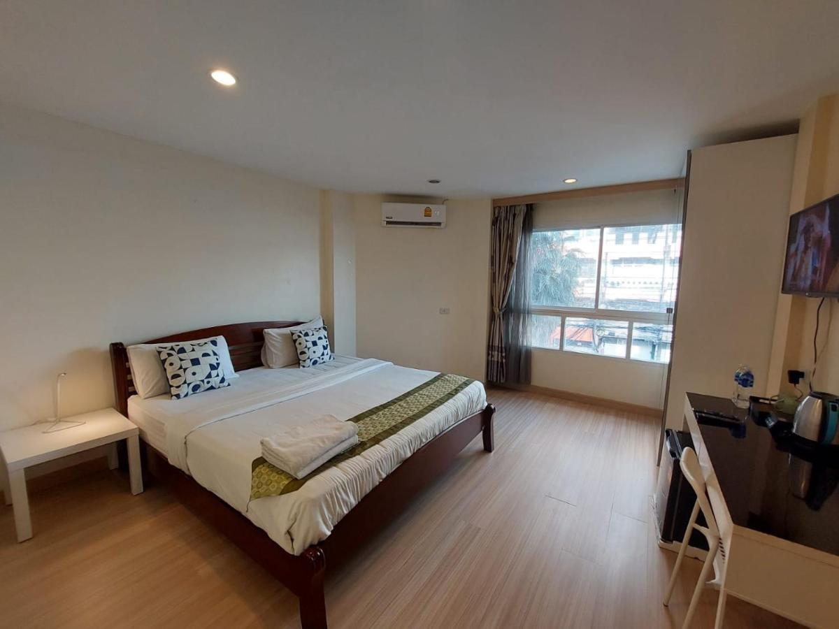 V Check Inn Sukhumvit 22 Banguecoque Exterior foto