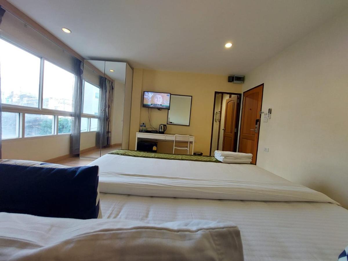 V Check Inn Sukhumvit 22 Banguecoque Exterior foto