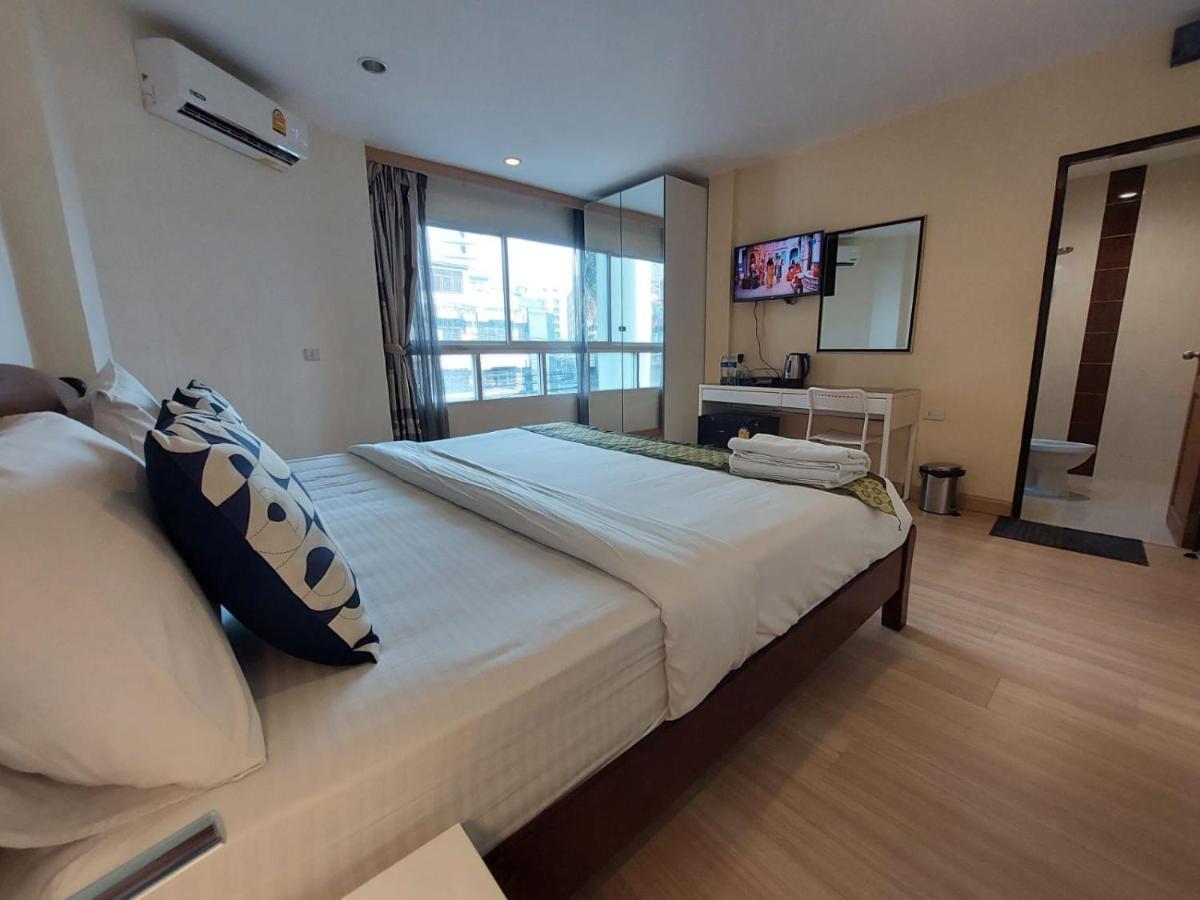 V Check Inn Sukhumvit 22 Banguecoque Exterior foto