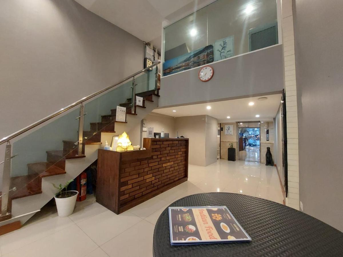 V Check Inn Sukhumvit 22 Banguecoque Exterior foto